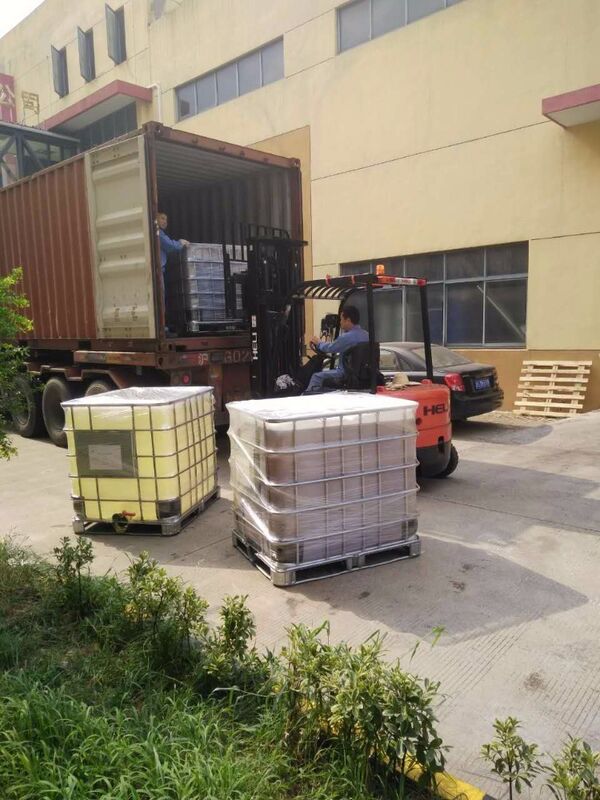 Elektrische epoxyhars met een viscositeit van 500-1500 MPa·s en een diëlektrische sterkte van 15-25 KV/mm hardt uit bij 130-140°C voor superieure elektrische hechting en isolatie